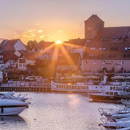 Müritz Utkiek - Mit Seeblick&balkon In Der Hafenresidenz * Waren (Mueritz)