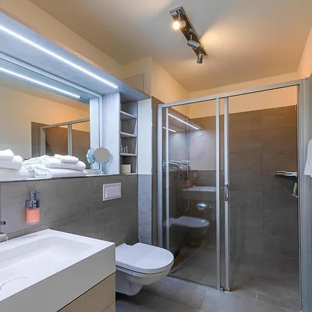 Apartment Mueritz Utkiek - Mit Seeblick & Balkon In Der Hafenresidenz *